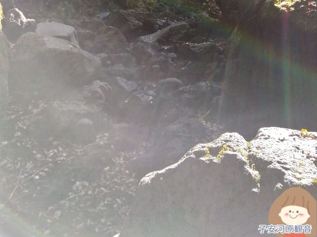 子安河原観音で撮れた神々しい写真1