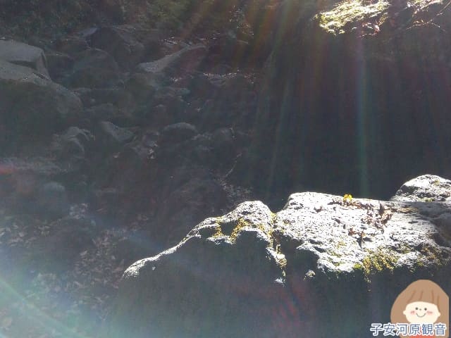 子安河原観音で撮れた神々しい写真2